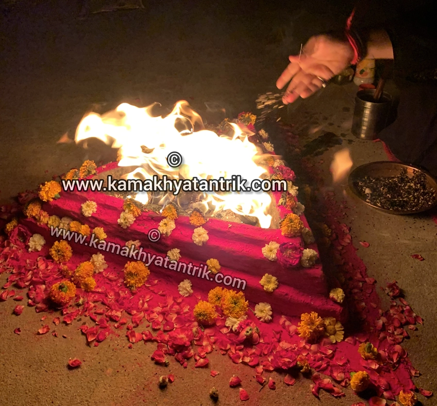 aghori tantrik in kamakhya temple guwahati do sadhna.webp